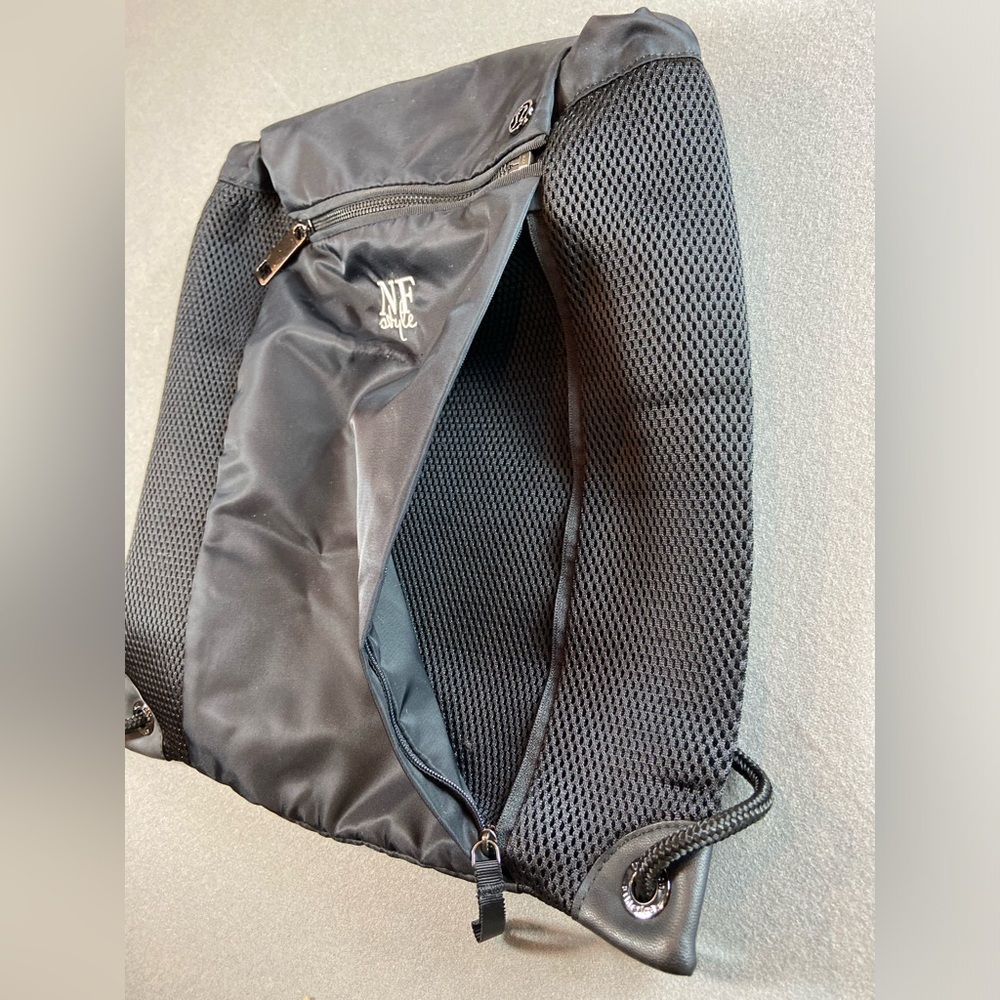 Lululemon Athletica Drawstring Backpack Black - image 4